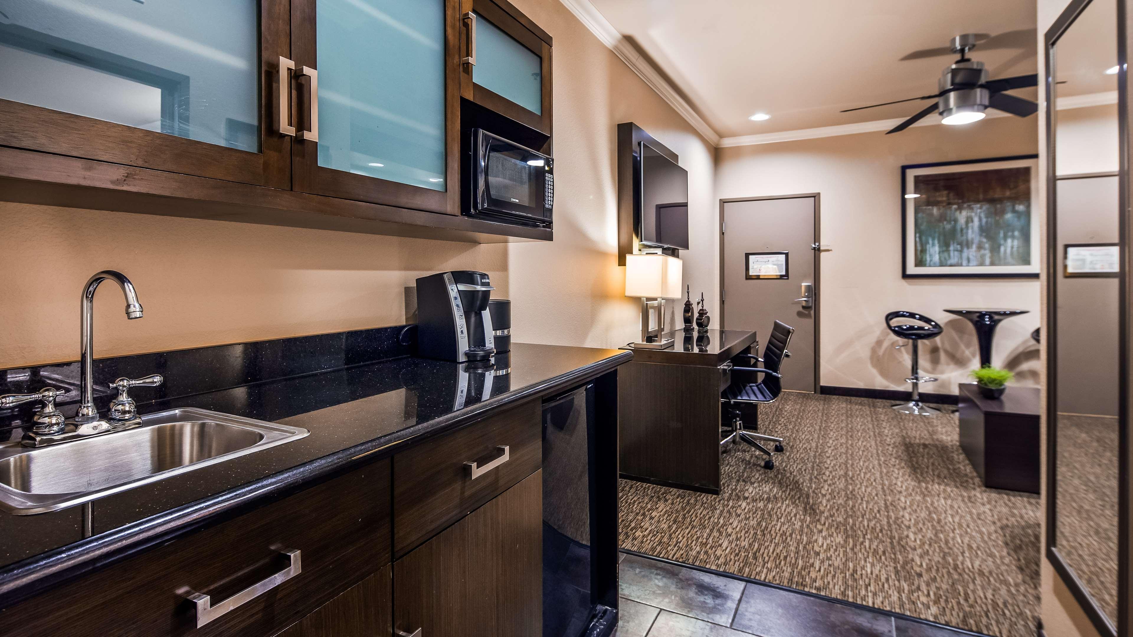 Best Western Premier Crown Chase Inn & Suites Denton Exterior foto